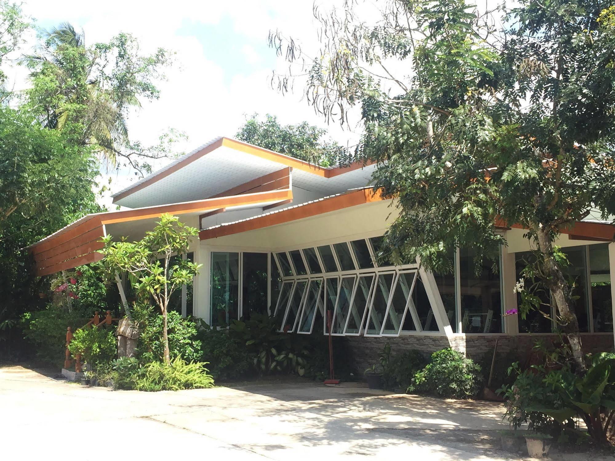 Baan Bangrak Residence Trang Luaran gambar